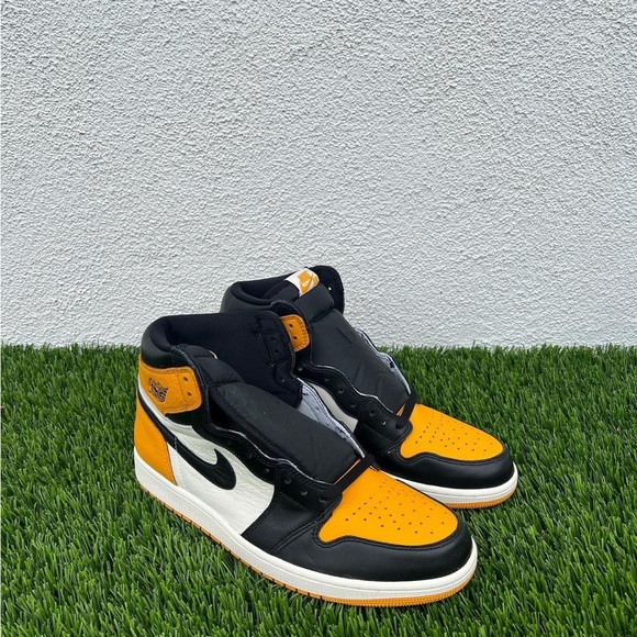 Jordan 1 high yellow size 13 mens brand new with box - Picture 2 of 4